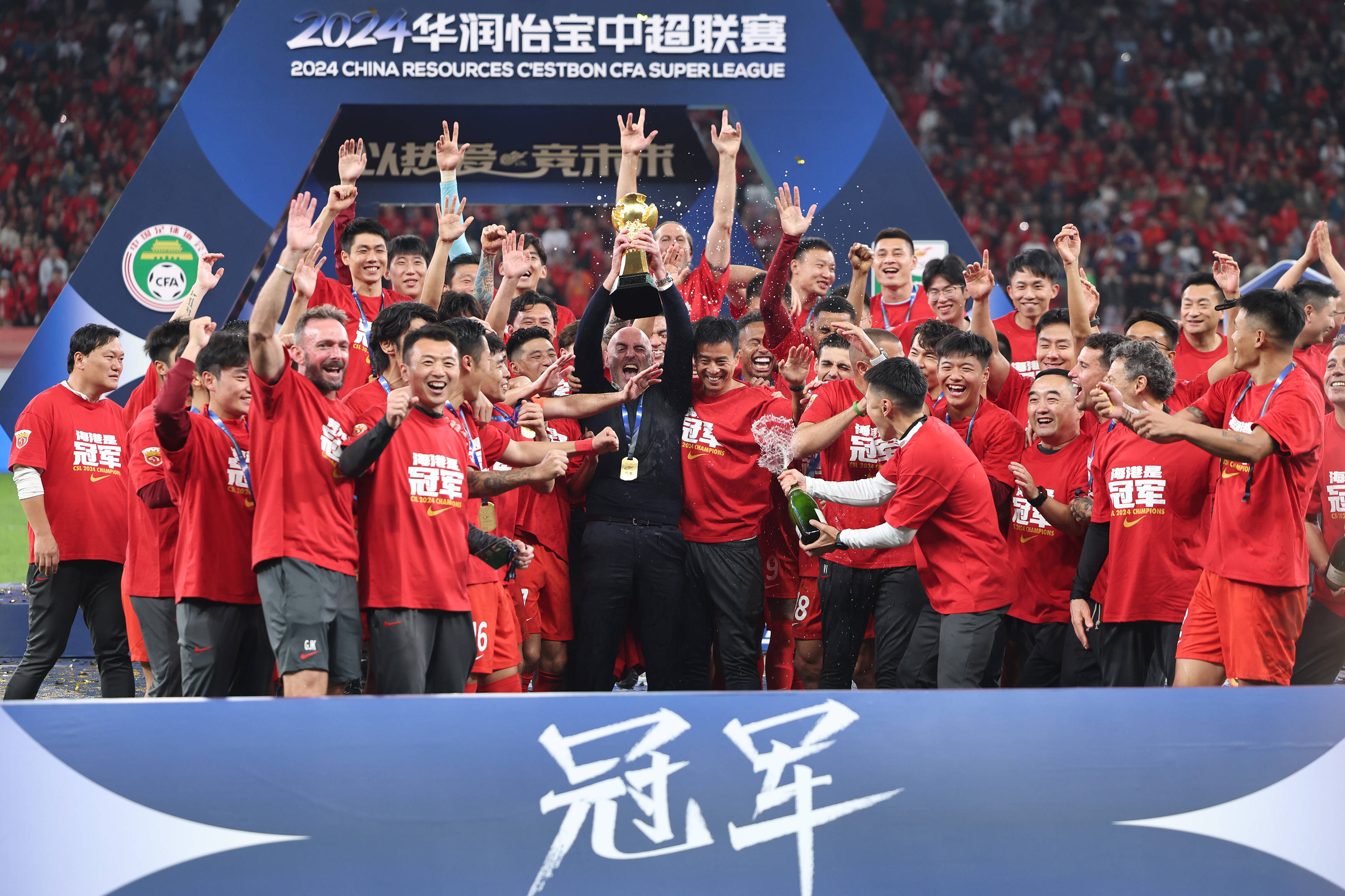 国内足球联赛精英汇聚赛场创佳绩的简单介绍
