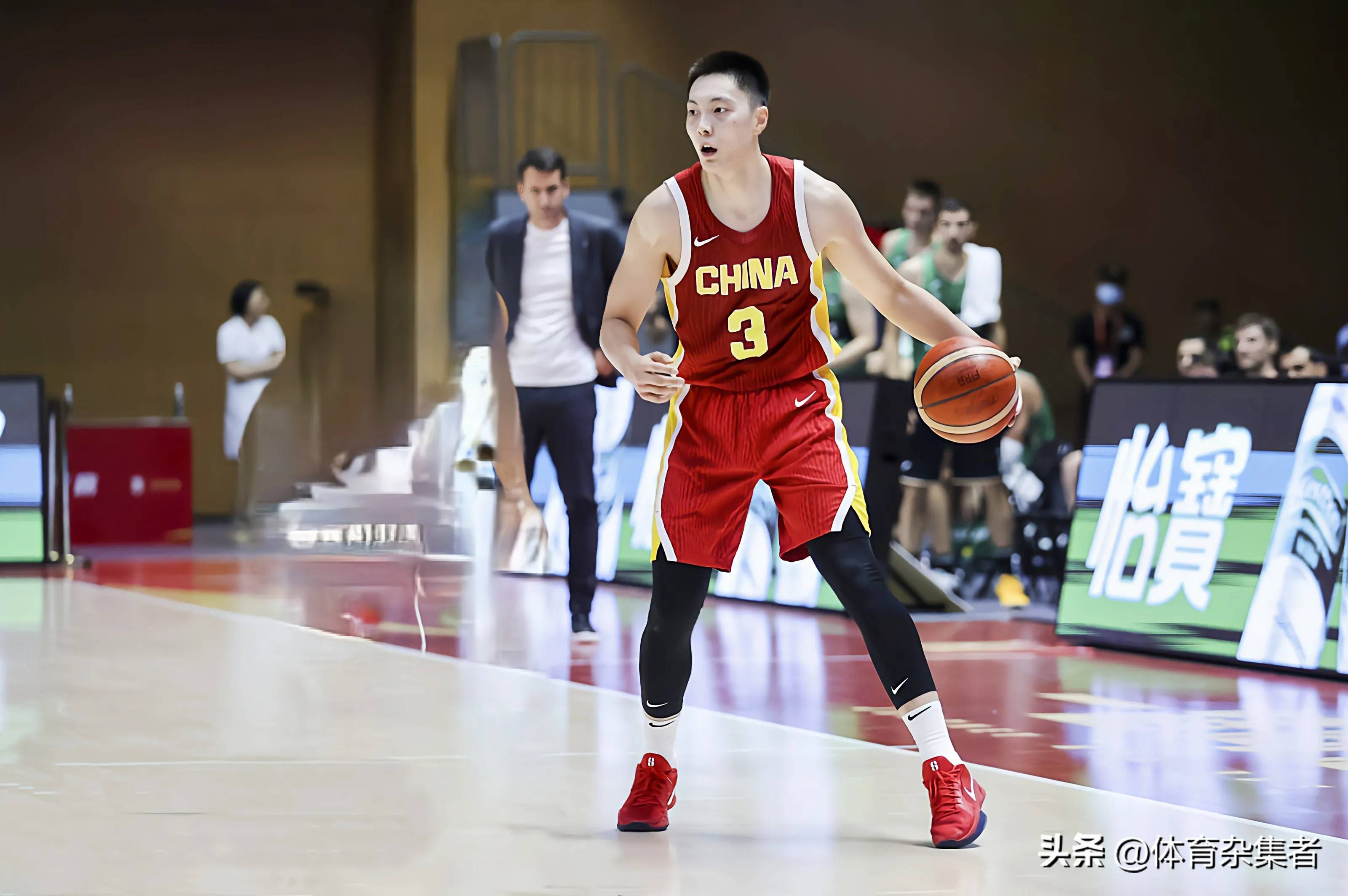 胡明轩三分绝杀中国男篮险胜尤文图特