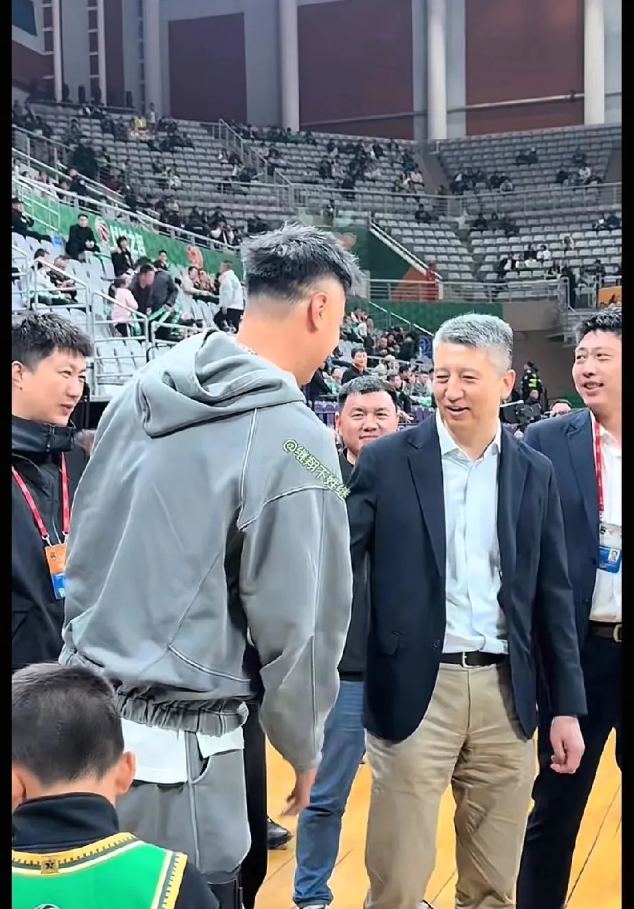郭士强成为中国男篮主教练第二次临危受命的简单介绍