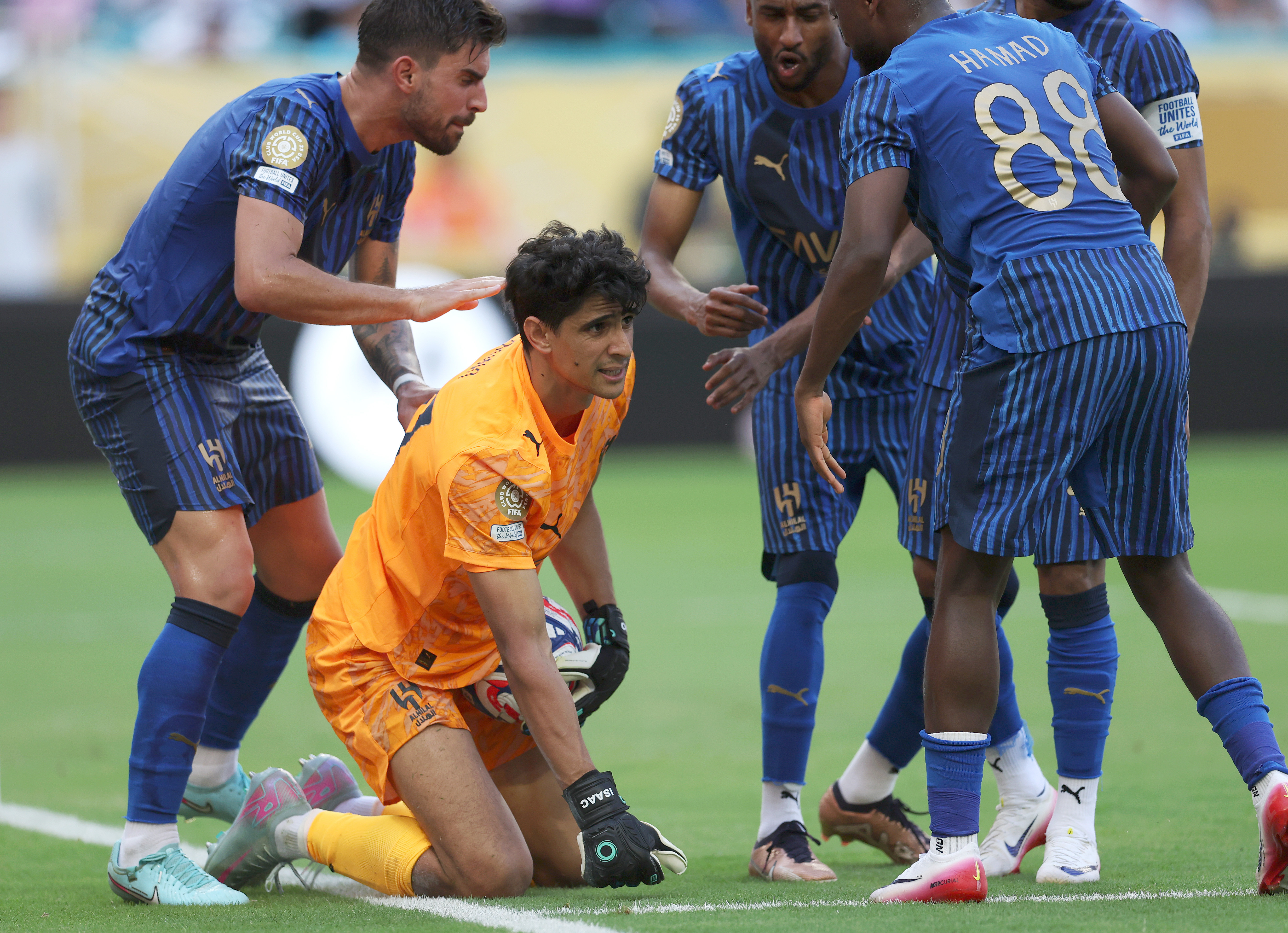 亚洲队世俱杯首胜！亚冠冠军尴尬的2-1：靠裁判