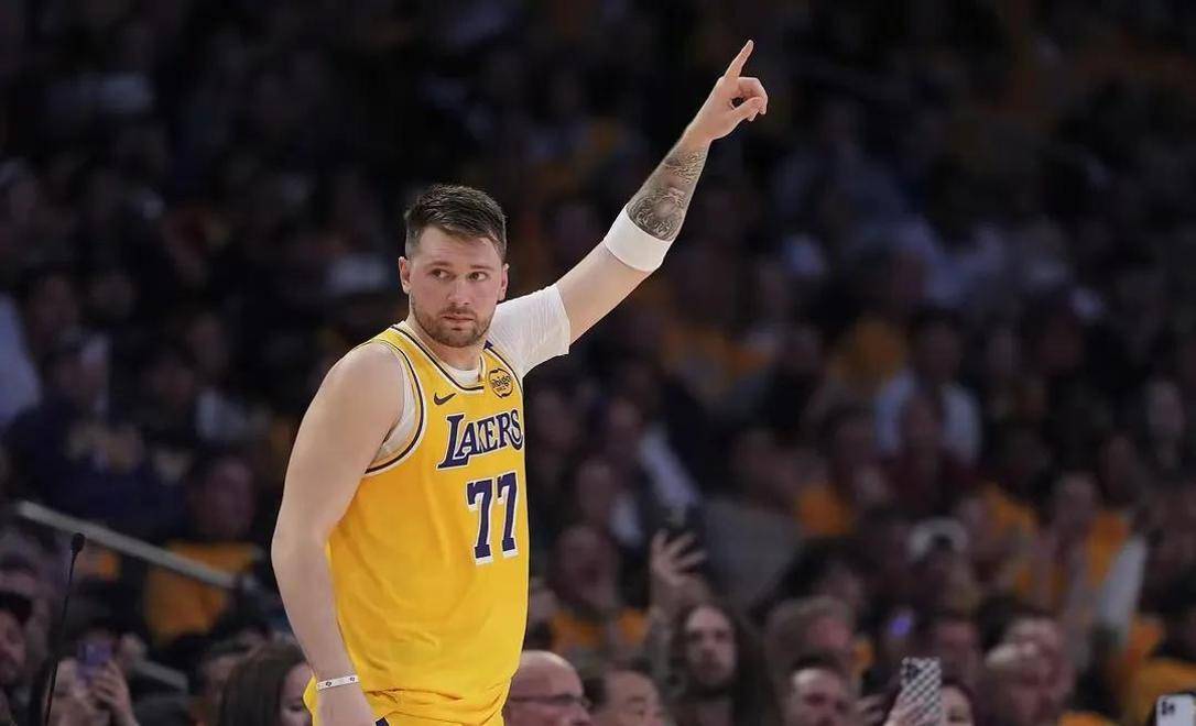 米兰体育官方网站-NBA教练：人们应对新赛季的东契奇感到恐惧